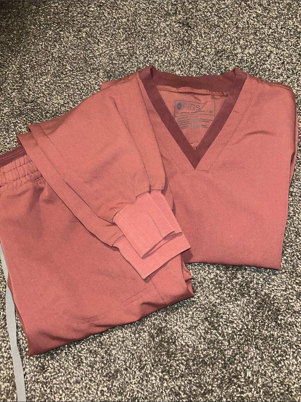 Women’s Figs Scrubs Tops and Pants in Coral, Teal, and Rose. Size XS for all - Picture 4 of 4